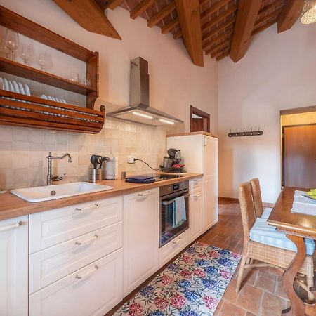 Stunning Apartment In Mombaroccio Near Metauro River Exteriér fotografie