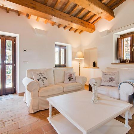 Stunning Apartment In Mombaroccio Near Metauro River Exteriér fotografie