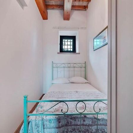 Stunning Apartment In Mombaroccio Near Metauro River Exteriér fotografie