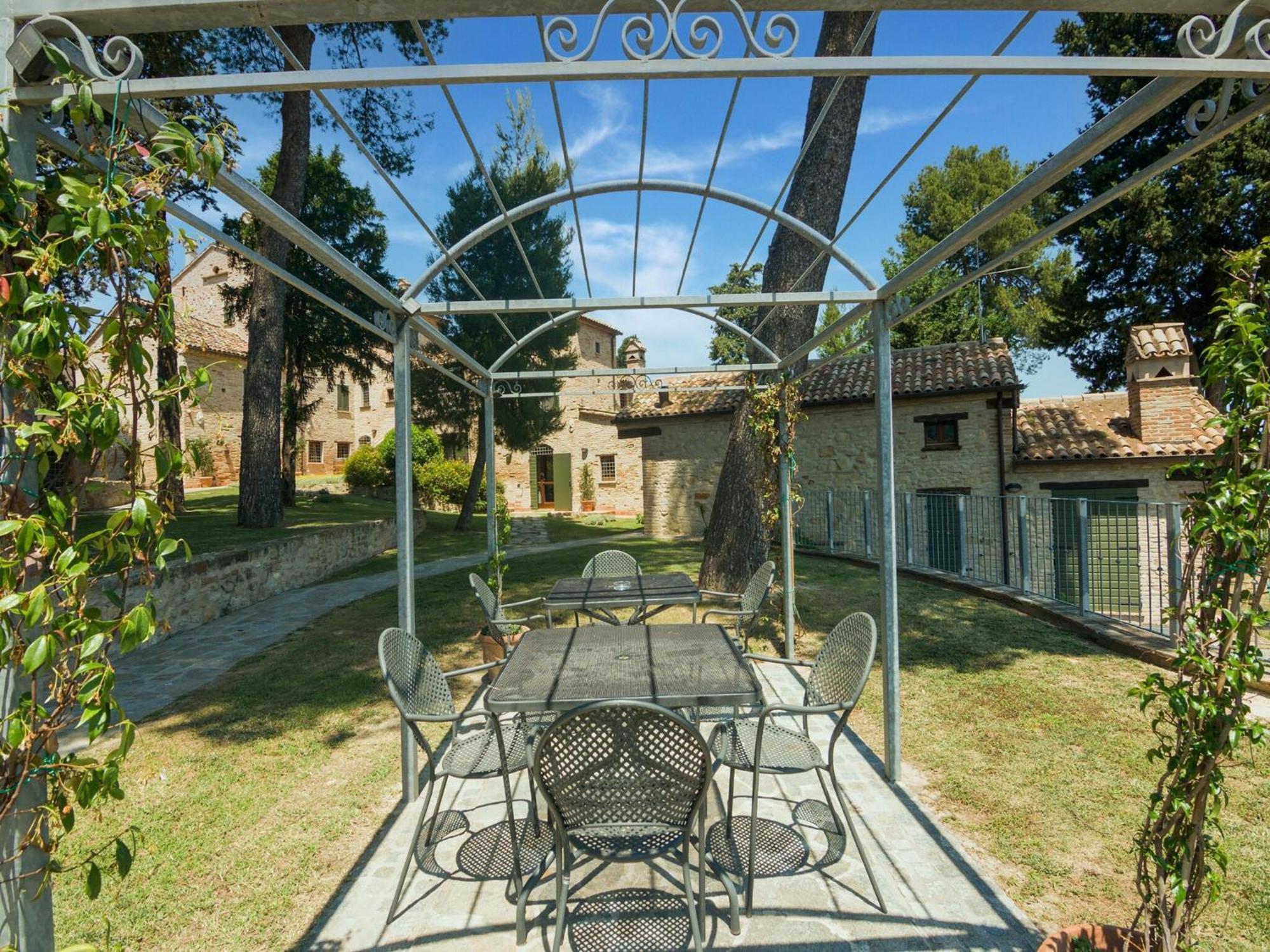 Stunning Apartment In Mombaroccio Near Metauro River Exteriér fotografie