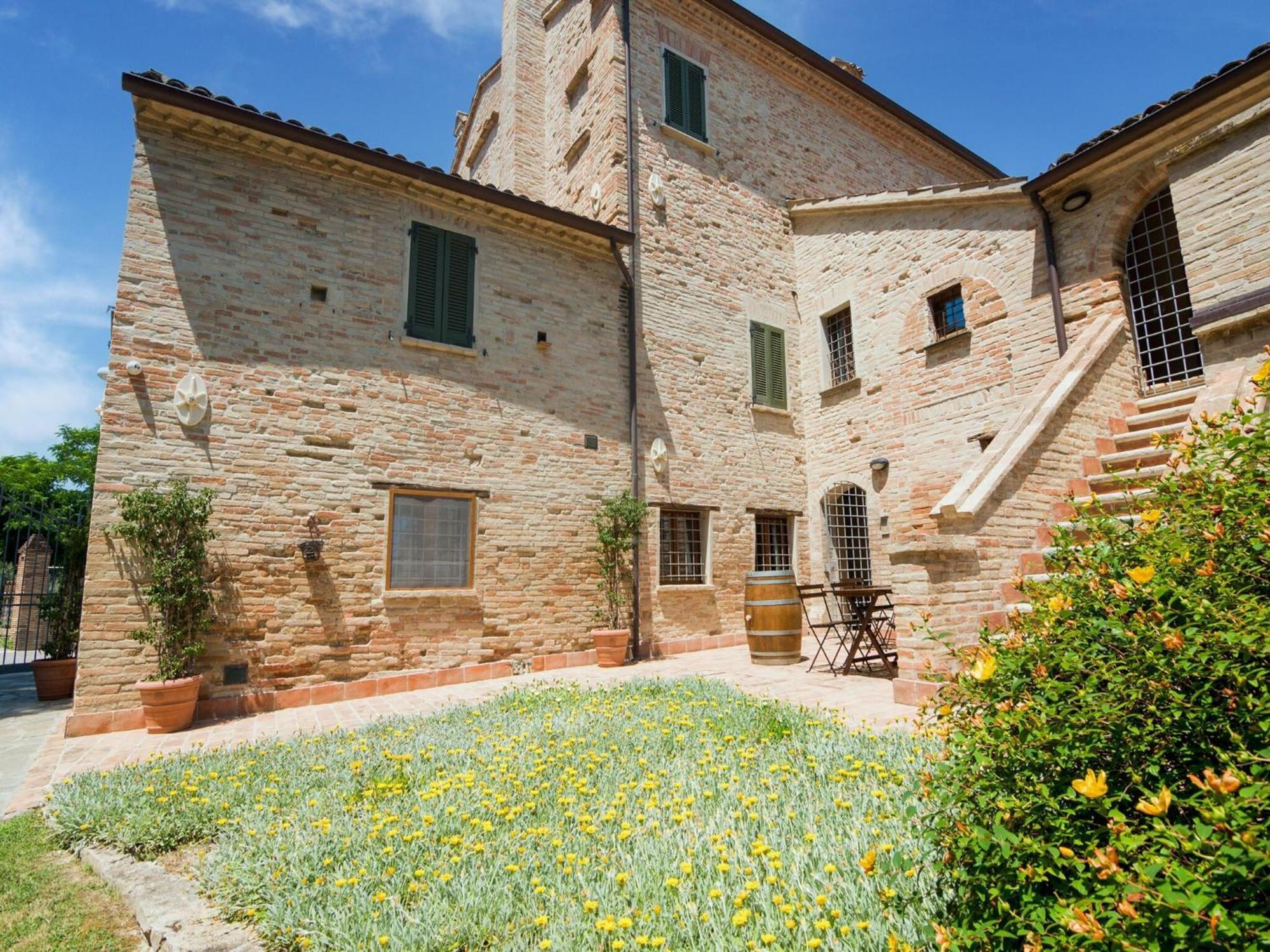 Stunning Apartment In Mombaroccio Near Metauro River Exteriér fotografie