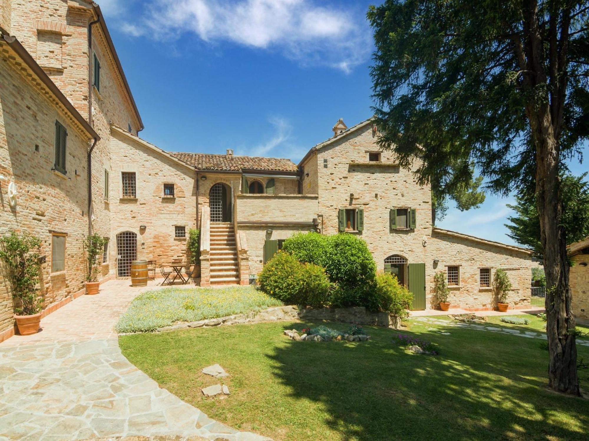 Stunning Apartment In Mombaroccio Near Metauro River Exteriér fotografie