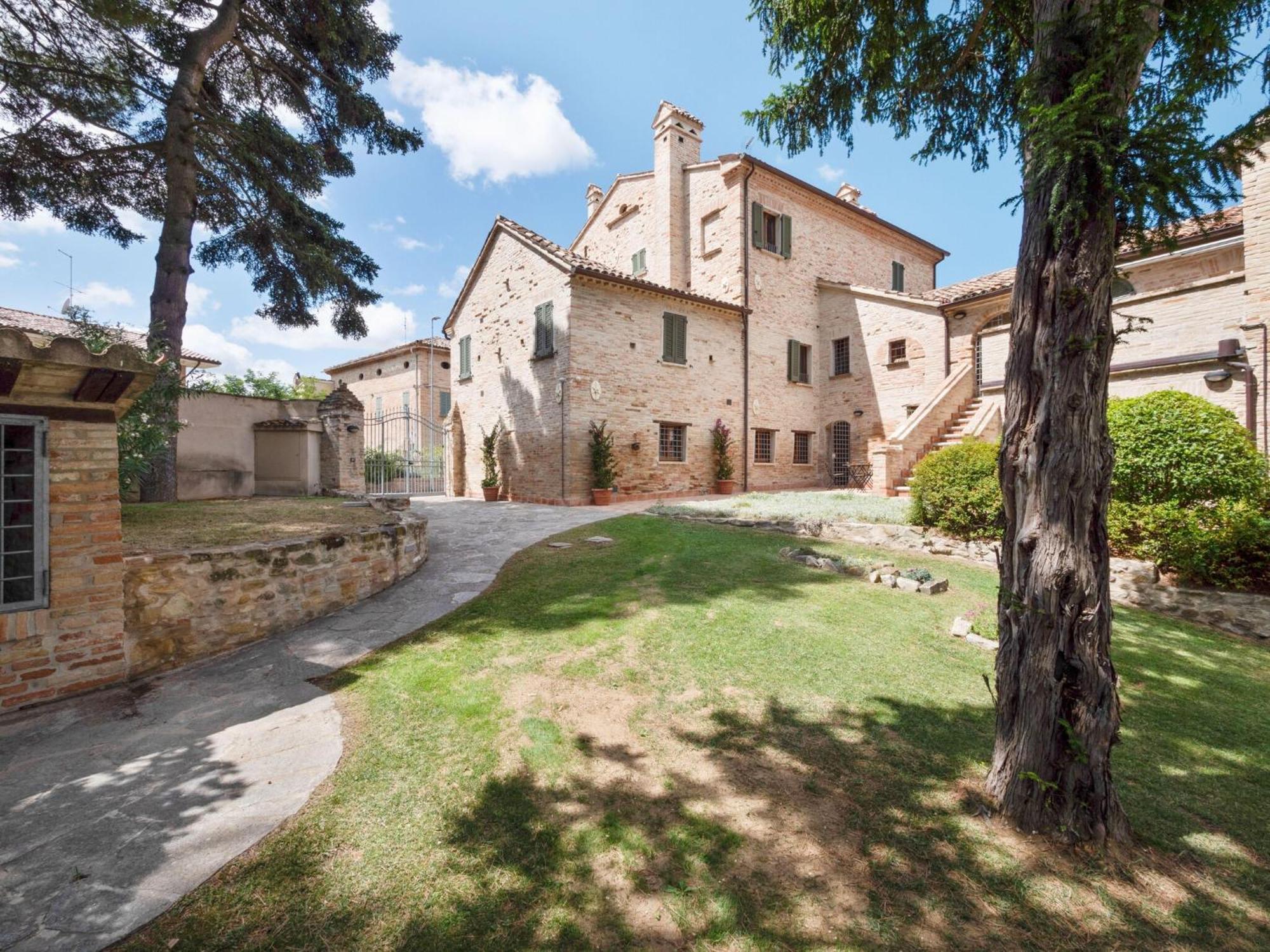 Stunning Apartment In Mombaroccio Near Metauro River Exteriér fotografie