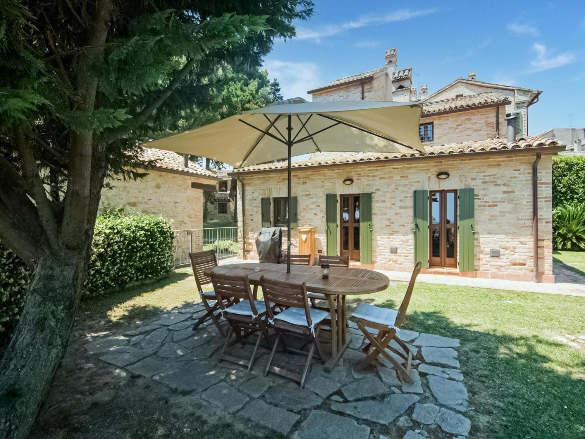 Stunning Apartment In Mombaroccio Near Metauro River Exteriér fotografie