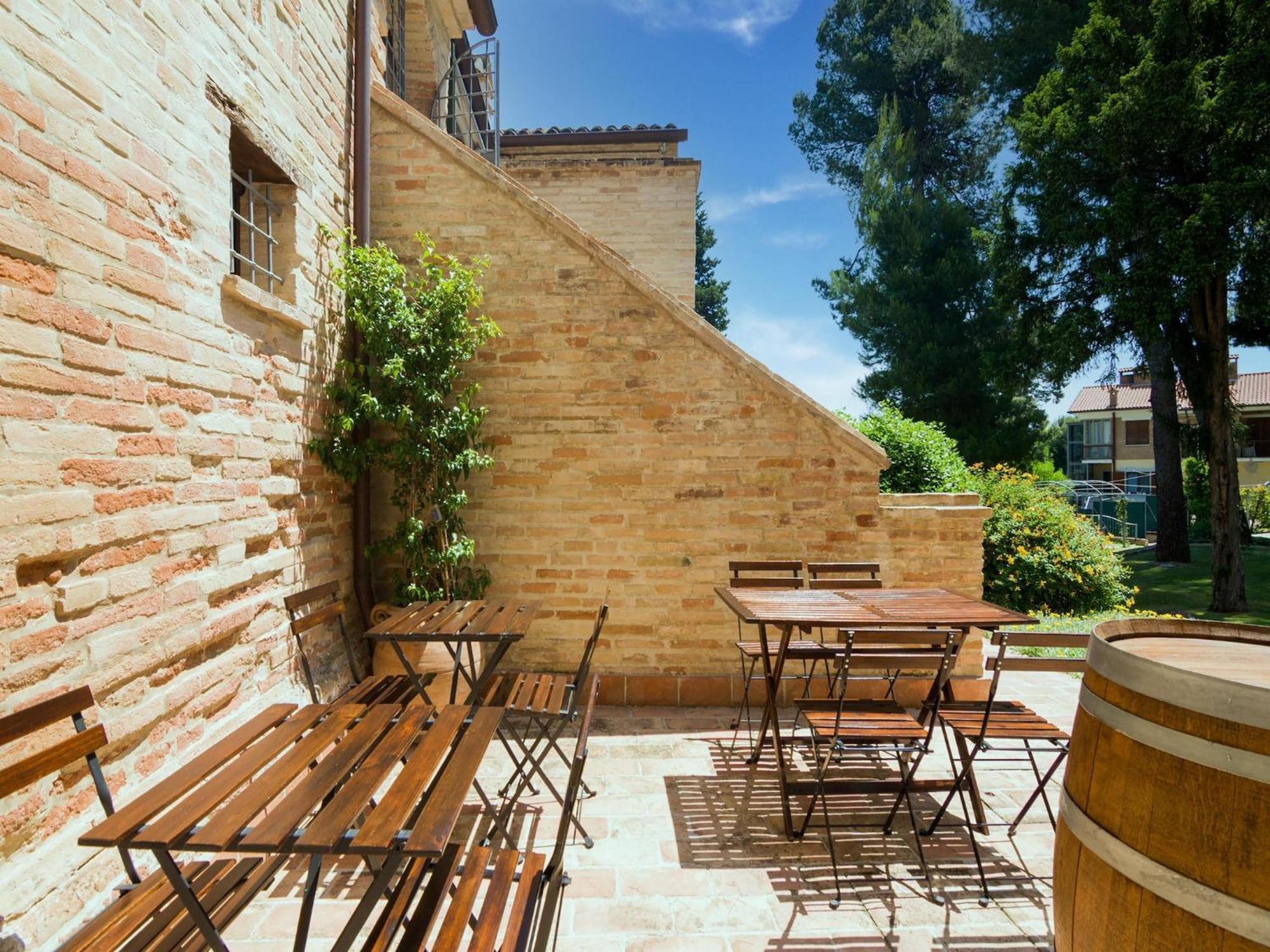 Stunning Apartment In Mombaroccio Near Metauro River Exteriér fotografie