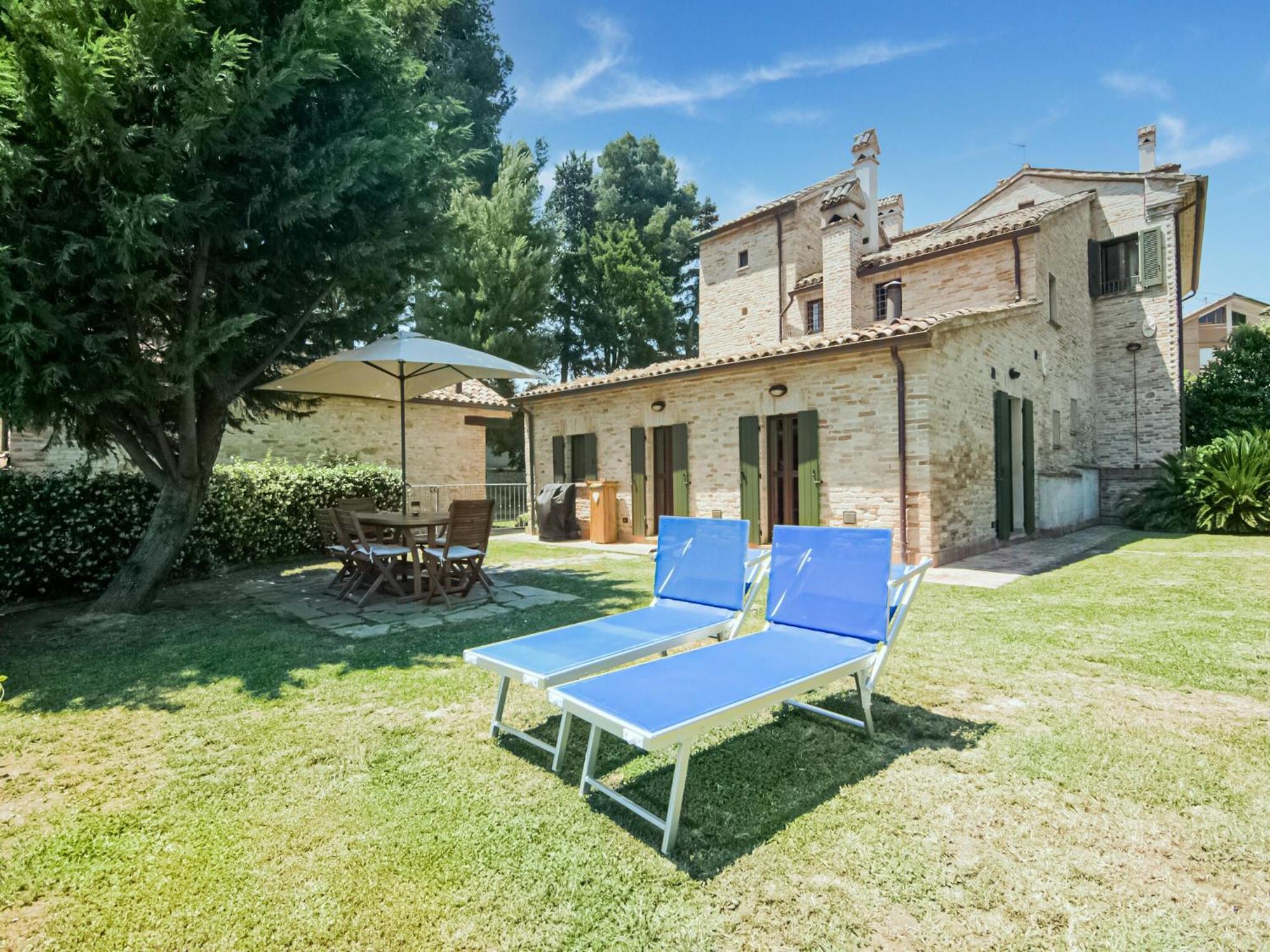 Stunning Apartment In Mombaroccio Near Metauro River Exteriér fotografie
