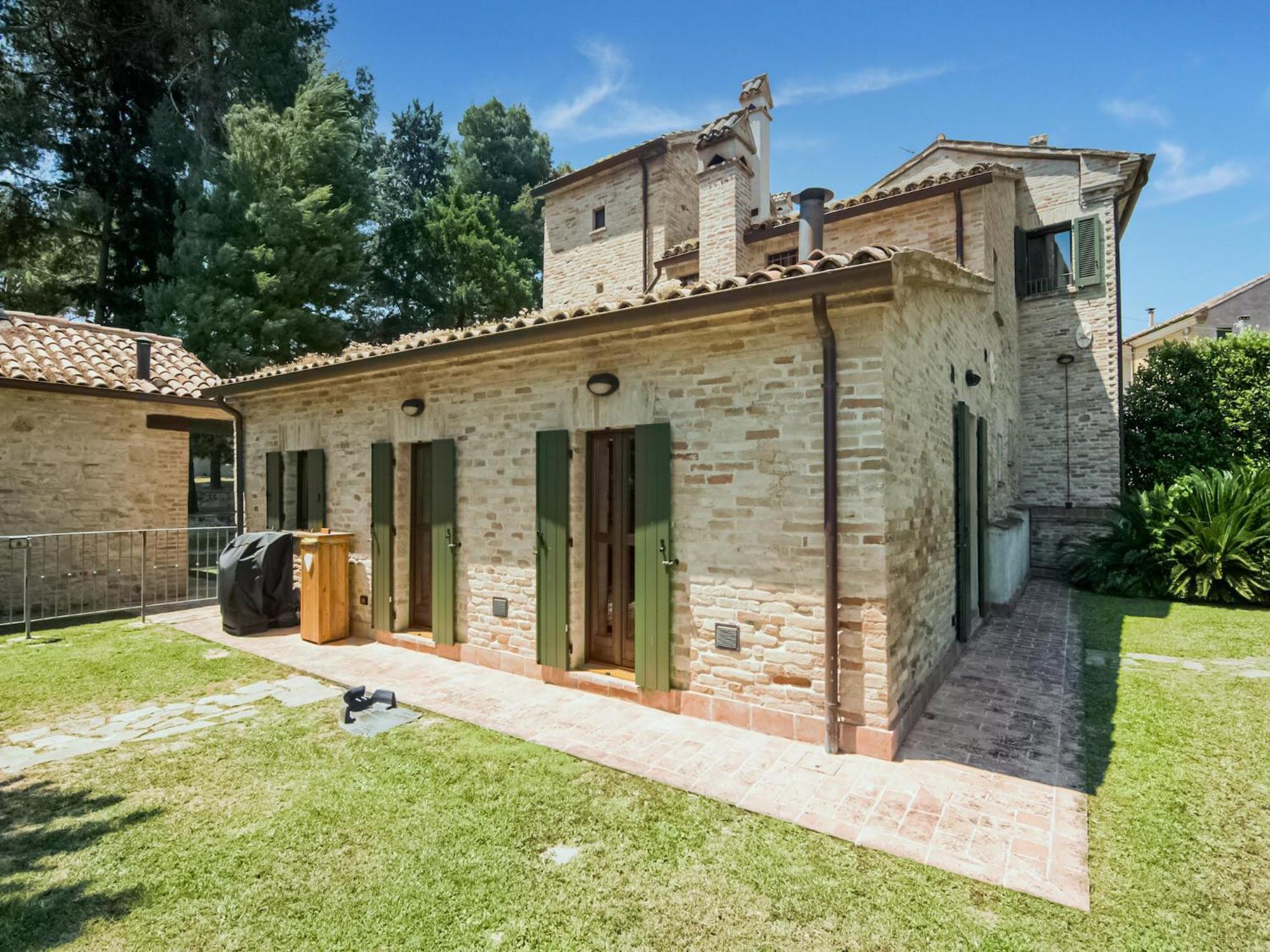 Stunning Apartment In Mombaroccio Near Metauro River Exteriér fotografie