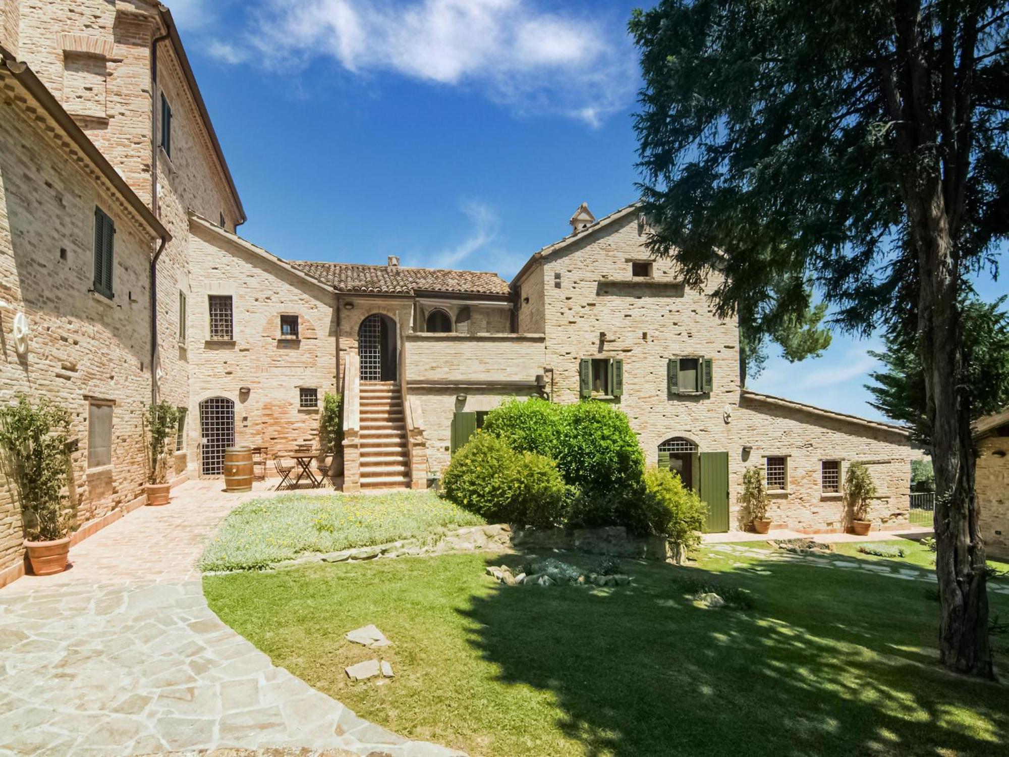 Stunning Apartment In Mombaroccio Near Metauro River Exteriér fotografie