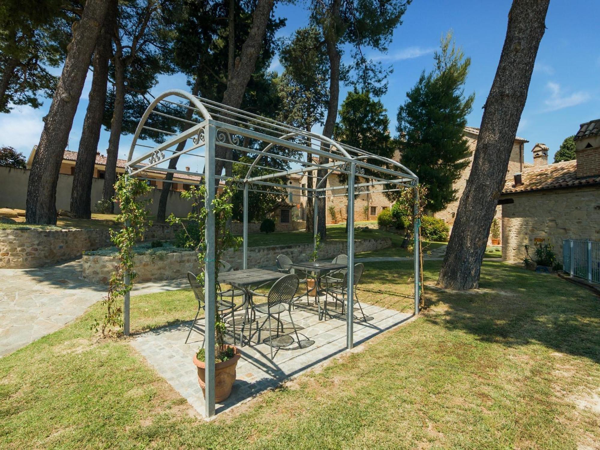 Stunning Apartment In Mombaroccio Near Metauro River Exteriér fotografie
