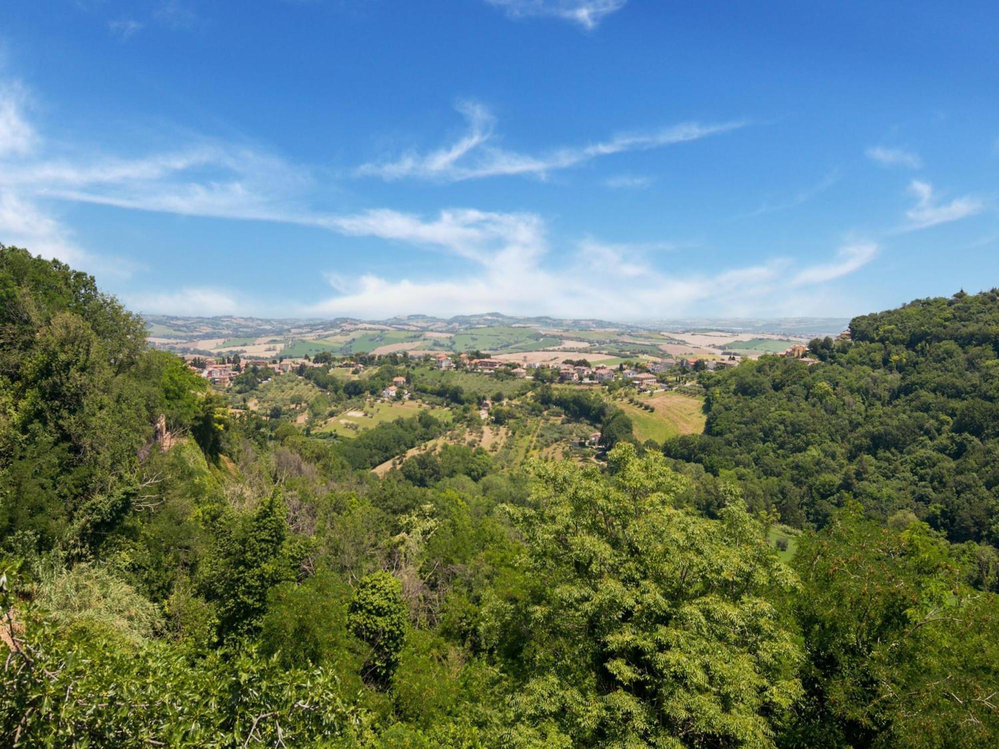 Stunning Apartment In Mombaroccio Near Metauro River Exteriér fotografie